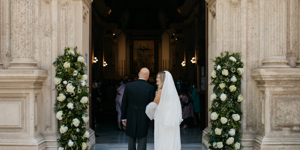 El protocolo nupcial: orden de entrada a la iglesia en una boda